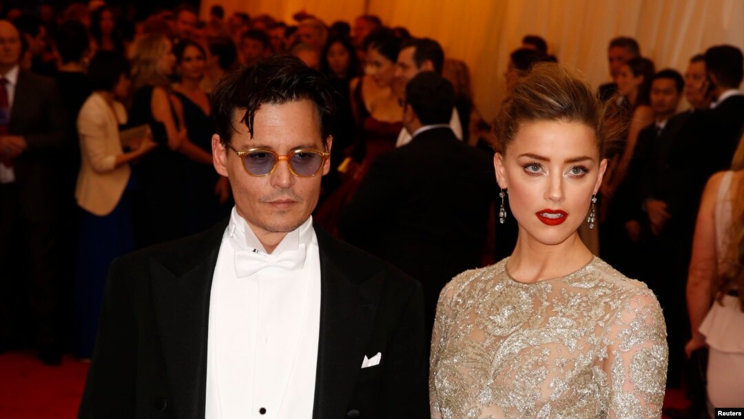 Aktor Johnny Depp dan tunangannya Amber Heard di Metropolitan Museum of Art. (Reuters/Lucas Jackson)