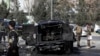 Petugas keamanan Afghanistan memeriksa lokasi serangan bom maut di Kabul, Afghanistan, Rabu, 10 Februari 2021. (AP Photo / Rahmat Gul)
