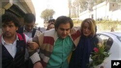 Peyman Aref, center (file photo), was rearrested recently after he prayed at the grave of Neda Agha Soltan.