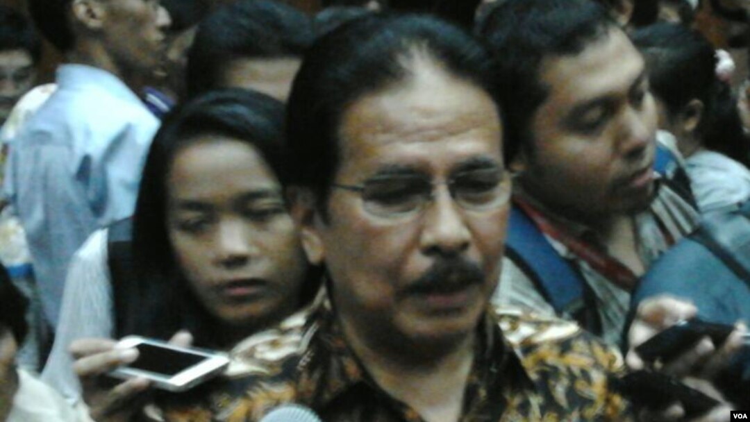 Menko Perekonomian Sofyan Djalil usai serah terima jabatan di Jakarta, Senin 27/10 (VOA/Iris Gera).