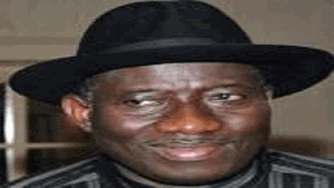 Presiden Nigeria, Jonathan Goodluck menjadi tuan rumah KTT ECOWAS membahas krisis di Pantai Gading.