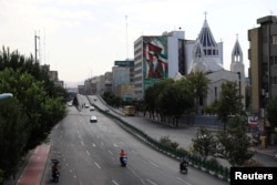 Suasana di kota Teheran tampak lengang setelah penerapan lockdown untuk mencegah perebakan COVID-19, Rabu 21/7 (Foto: Majid Asgaripour/WANA via Reuters).