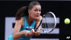 Petenis Polandia, Agnieszka Radwanska tersingkir dari turnamen Italia terbuka, Rabu (16/5).