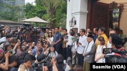 Capres dan cawapres nomor urut 01 Joko Widodo dan Ma’ruf Amin, mengatakan telah mengirim utusan untuk bertemu Prabowo Subianto dan Sandiaga Uno, Kamis sore (18/4). 