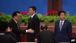 中国总理李克强与日本首相安倍晋三出席中日和平友好条约签订40周年纪念活动。