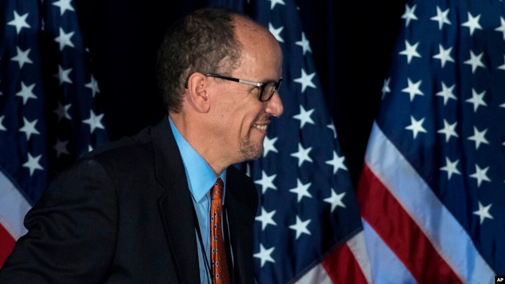 Thomas Pérez antes de hablar durante la sesión general de la reunión de invierno del DNC en Atlanta, el sábado 25 de febrero de 2017.