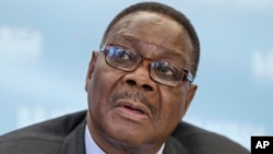 FILE - Malawi's President Peter Mutharika meets with reporters at the conclusion of the U.S.-Africa Summit at the Institute of Peace in Washington.