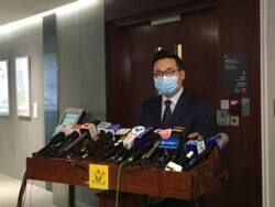香港公民党党魁杨岳桥批评警方及特区政府高层纵容警察暴力，令警暴越演越烈。（美国之音王四维拍摄）