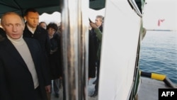 Picture taken on December 25, 2009 shows Russian Prime Minister Vladimir Putin (L) and Basic Element CEO Oleg Deripaska (2nd L) as they inspect the cargo port of the Imereti Lowland in Sochi.