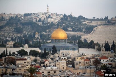 بیت المقدس شاوخوا ۸۶۰ زره نفوس لري چې شاوخوا ٣٥ فیصده یې مسلمانان، ٦٢ فیصده یې یهودیان او دوه فیصده یې مسیحیان دي