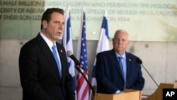 The Governor of New York Andrew M. Cuomo, left, and Israeli President Reuven Rivlin speak to the media at the Yad Vashem Holocaust memorial, in Jerusalem, March 5, 2017. 