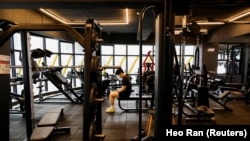 Gym member exercising at a fitness club in Seoul, South Korea, July 12, 2021. South Korea has added a requirement that gyms must not play music that is too fast. The government set a limit of 120 beats per minute. (REUTERS/Heo Ran)