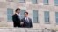 Quyền Bộ trưởng Quốc phòng Mỹ Mark Esper (phải) tiếp vua Qatar Sheikh Tamim bin Hamad Al Thani tại Ngũ Giác Đài ngày 8/7/2019.