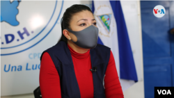 La abogada defensora de derechos humanos María Oviedo, declarada culpable de dos delitos por un tribunal de Nicaragua el lunes 14 de febrero de 2022, visitó el penal cuando el presidente Daniel Ortega retó a las organizaciones a constatar la situación de los manifestantes. Foto archivo Houston Castillo, VOA.