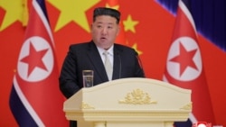 김정은 북한 국무위원장이 8일 평양에서 연설하고 있다.