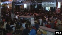 班加罗尔庆祝新年的人群