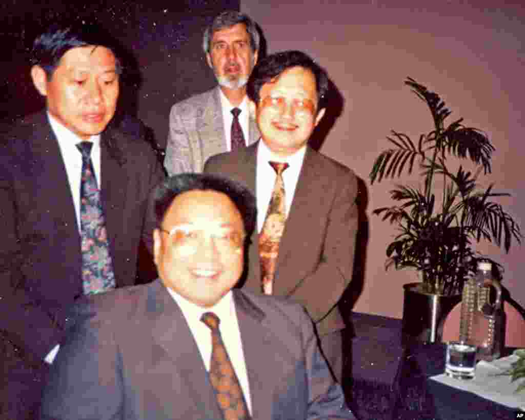 1992年10月在DC采访邓朴方（前排）