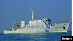 中國海監船2012年4月10日在斯卡伯勒淺灘海域攔阻菲律賓軍艦，不讓菲方逮捕中國漁民