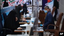 11일 이란 테헤란에서 다음달 치러질 대선을 위해 선거 후보 등록이 진행되고 있다. 