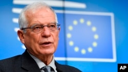 Josep Borrell, Kepala Urusan Luar Negeri dan Kebijakan Keamanan Uni Eropa berbicara kepada media di Brussels, Belgia Senin (25/1). 