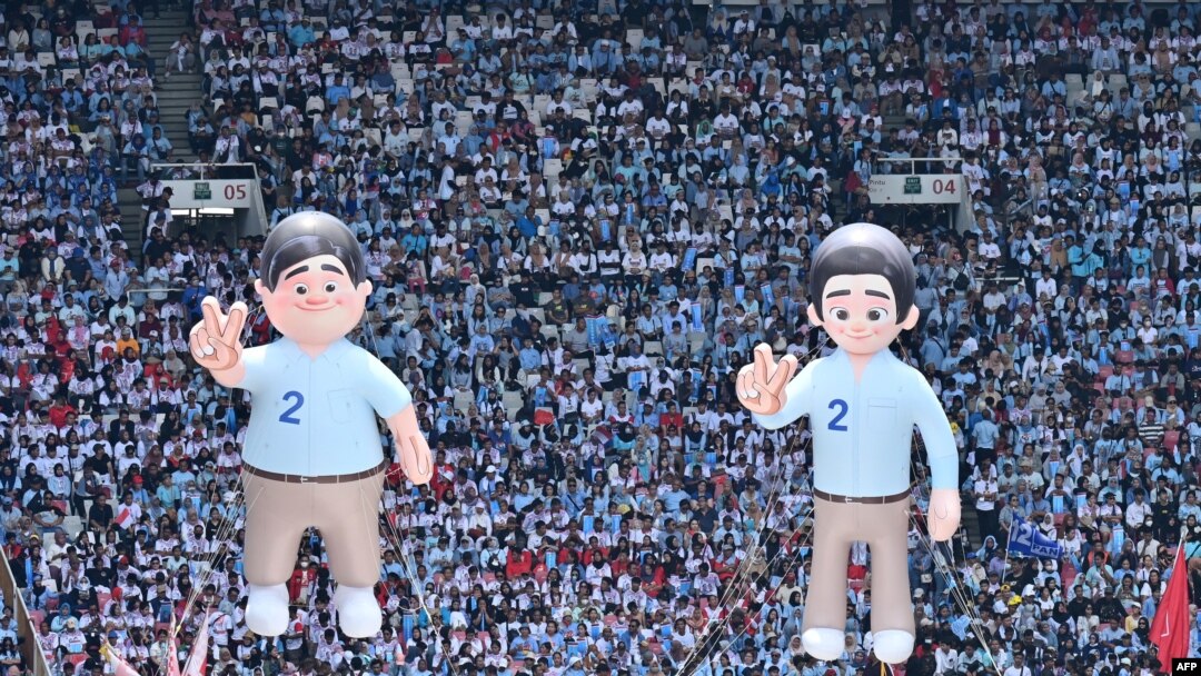 Para pendukung calon presiden Prabowo Subianto dan calon wakil presiden Gibran Rakabuming Raka dalam kampanye akbar di Jakarta, Sabtu, 10 Februari 2024. (Foto: Adek Berry/AFP)