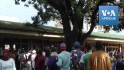 Les Guinéens font la queue pour élire leur prochain président