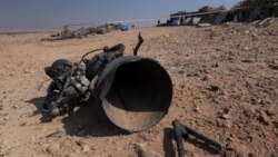 Los restos del propulsor de un cohete que, según las autoridades israelíes, hirió gravemente a una niña de 7 años, después de que Irán lanzara drones y misiles hacia Israel, cerca de Arad, Israel, el 14 de abril de 2024.