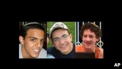 Fotografije ubijenih izraelskih tinejdžera Ejala Jifraha (L) , Gilada Šaara (C) i Naftali Frenkela