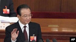 5일 중국의 전국인민대표회의에 참석한 원자바오 총리 (자료사진)