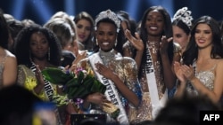 Newly crowned Miss Universe 2019 South Africa's Zozibini Tunzi poses on stage with contestants after the 2019 Miss Universe pageant at the Tyler Perry Studios in Atlanta, Georgia on December 8, 2019. (Photo by VALERIE MACON / AFP)