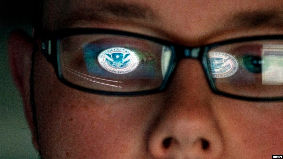 Rasmiylar hisob-kitobiga ko’ra, bunday qaroqchilik natijasida Amerika kompaniyalari o’tgan yili 300 milliard dollar ziyon ko’rgan.