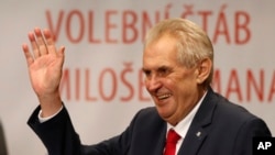 Tổng thống Czech Milos Zeman giành được sự ủng hộ của cử tri vì lập trường cứng rắn của ông đối với vần đề nhập cư và vì thúc đẩy quan hệ nồng ấm với Nga và Trung Quốc.