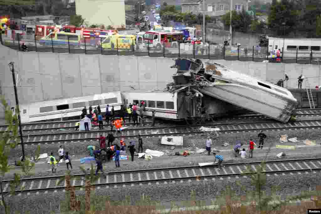 El miércoles 24 de julio un tren español de alta velocidad de Renfe descarriló poco antes de llegar a Santiago de Compostela, con un saldo de 79 muertos.