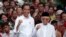 Tổng thống đương nhiệm Joko Widodo (trái) và ứng cử viên chung liên danh Ma'ruf Amin tuyên bố thắng cử tại Jakarta, Indonesia, ngày 21/5/2019.