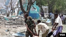 Suasana Mogadishu pasca serangan bom truk al-Shabab yang menewaskan sedikitnya 70 orang, dan memicu kemarahan dunia terhadap kelompok pemberontak ini (foto:dok).