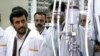 Shugaban kasar Iran Mahmoud Ahmadinejad na ziyarar wani dakin binciken makamashin nukiliya