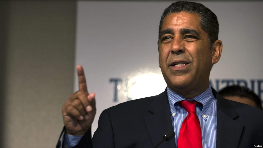 Legislador Adriano Espaillat. Bajo las nuevas reglas, las autoridades pueden deportar a cualquiera que haya cometido un delito menor, como saltarse un semáforo o exceder un límite de velocidad.