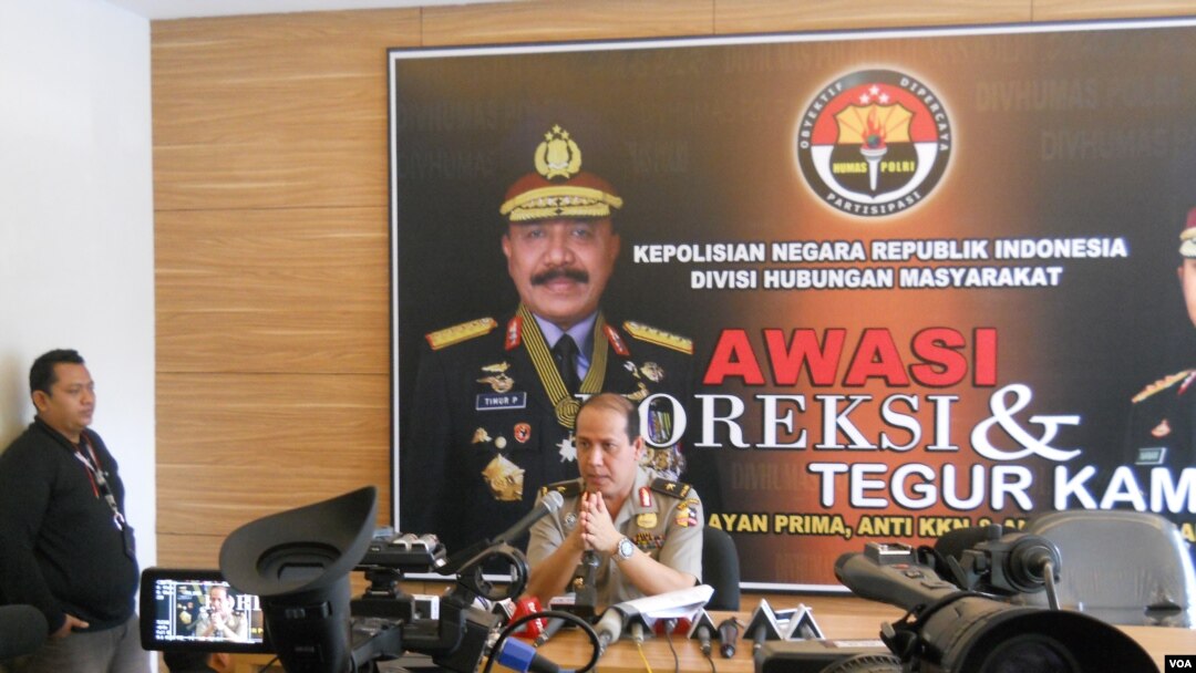 Kepala Biro Penerangan Masyarakat Mabes Polri Brigadir Jenderal Boy Rafli Amar menjelaskan soal penangkapan 20 orang terduga teroris. (VOA/Andylala Waluyo)