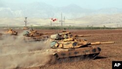 Militer Turki mengerahkan tank-tank ke perbatasan Irak pasca referendum kemerdekaan Kurdi-Irak (foto: dok). 