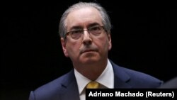 Eduardo Cunha, ex-presidente de la Cámara de Diputados de Brasil, arrestado por acusaciones de soborno y lavado de dinero relacionados con el escándalo de Petrobras.