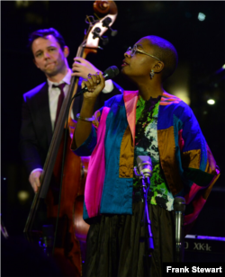 Paul Sikivie plays the bass alongside vocalist Cecile McLorin Salvant at a memorial concert for Lawrence Leathers held on Feb. 3, 2020, at Dizzy’s Club at Lincoln Center. (Frank. Stewart/Jazz at Lincoln Center)