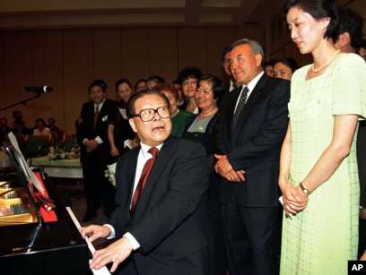 统治中国多年的江泽民的今昔和是非 80图 Page 3