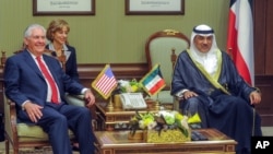 В Кувейте госсекретарь Тиллерсон встретился с эмиром Шейхом Сабахом аль-Ахмед аль-Сабахом. 10 июля 2017 г.