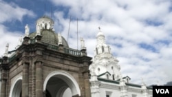 En Ecuador deben enfrentarse a los racionamientos diarios de luz que ocurren desde el mes anterior por el estiaje y las pocas lluvias.