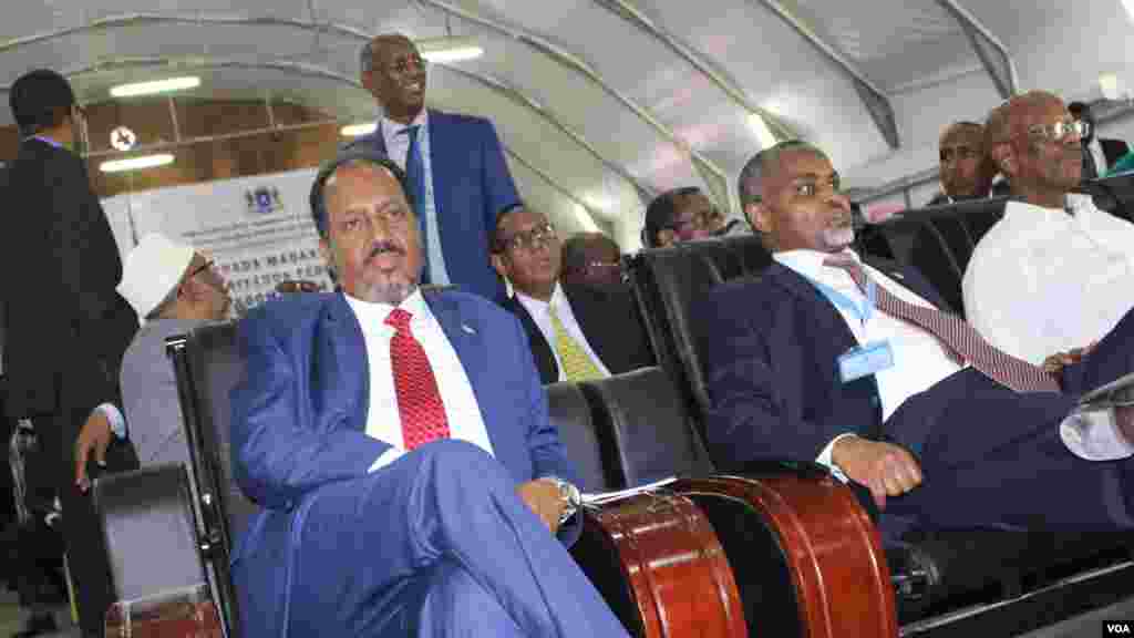 Tsohon Firai ministan Somaliya Mohamed Abdullahi Farmajo ya lashe zaben shugaban kasar. Fabrairu 10, 2017. Fabrairu 10, 2017.