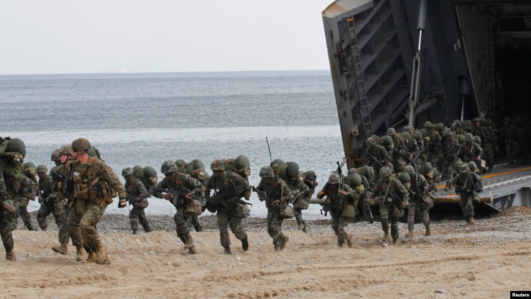 Marinir AS dan Korea Selatan dalam latihan militer bersama di Pohang, 370 kilometer sebelah tenggara kota Seoul, 26 April 2013 (Foto: dok).