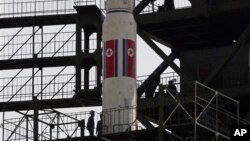 지난 4월 발사를 시도했으나 실패한 북한의 장거리 로켓 '은하3호'. (자료사진)