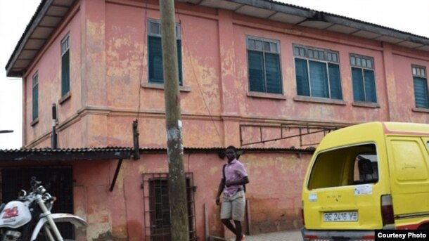 Fachada de la falsa Embajada de EE.UU. en Accra, Ghana. Foto cortesía Departamento de Estado.