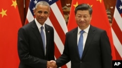 U.S. President Barack Obama, left, and Chinese President Xi Jinping shake hands at the West Lake State Guest House in Hangzhou, China, Sept. 3, 2016, on the sidelines of the G-20 summit. 