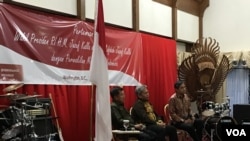 Wapres Jusuf Kalla (kiri) dalam acara pertemuan dengan Diaspora Indonesia di Washington DC, Sabtu (2/4) malam.